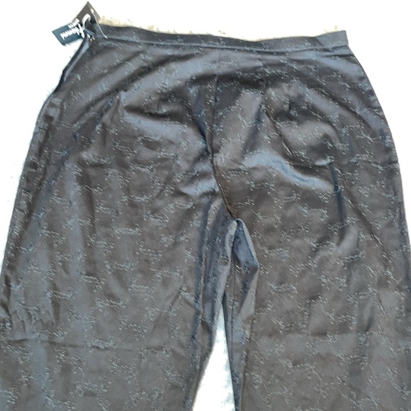 NWT Alanni Woman Straight Leg Black Embroidered Trousers. Size 18.  Side zipper - Picture 9 of 13